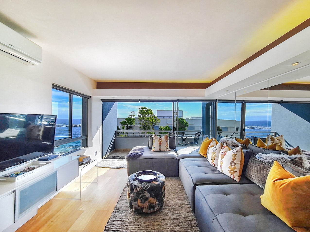 Clifton Beachfront Executive Apartment - Lounge 2