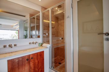 Clifton Beachfront Executive Apartment - Bathroom 4